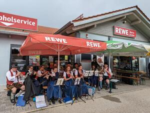 Standkonzert am Aßlinger REWE-Flohmarkt